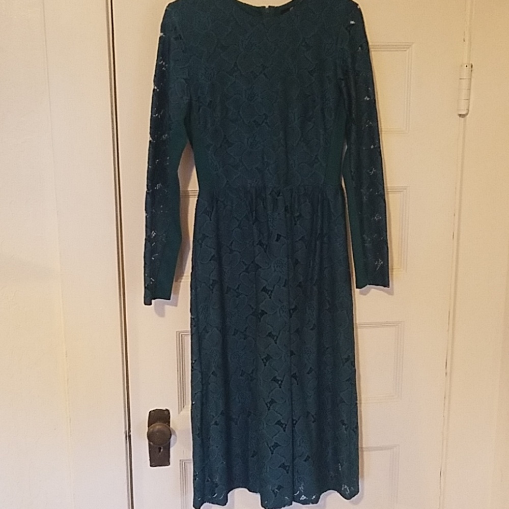 Beautiful Long turquoise dress with lace sleeves